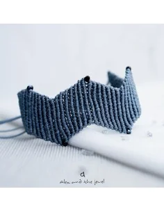 Χειροποίητο γυναικείο κόσμημα γκρι βραχιόλι macrame σε γκρι με σχέδιο ζιγκ ζαγκ Hilda