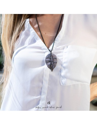 Χειροποίητο γυναικείο κολιέ φυσικό φύλλο επεξεργασμένο σε μαύρο με πέτρες Μαρκασίτη  Falling leaves rock