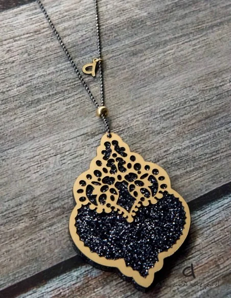 Χειροποίητο γυναικείο κόσμημα κρεμαστό Arabesque από plexi glass Χειροποίητο γυναικείο κόσμημα κρεμαστό Arabesque από plexi glass