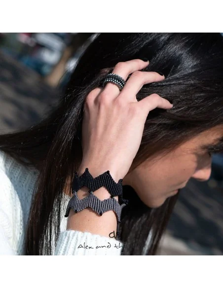 Χειροποίητο γυναικείο διπλό κόσμημα βραχιόλι macrame σε γκρι και μαύρο Together