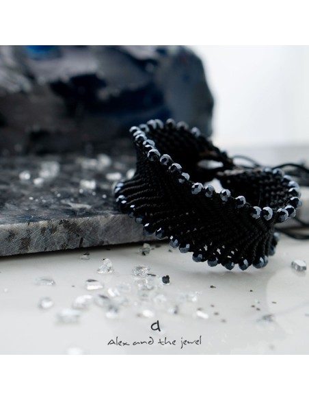 Χειροποίητο γυναικείο κόσμημα μαύρο βραχιόλι μακραμέ Biliana