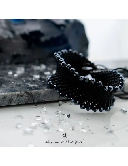 Χειροποίητο γυναικείο κόσμημα μαύρο βραχιόλι μακραμέ Biliana