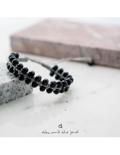Χειροποίητο γυναικείο βραχιόλι μακραμέ με μαύρα κρύσταλλα σε ασημί κλωστή  Frida 2