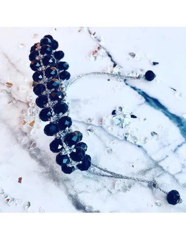 Χειροποίητο γυναικείο βραχιόλι μακραμέ με μαύρα κρύσταλλα σε ασημί κλωστή Frida