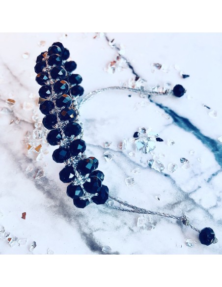 Χειροποίητο γυναικείο βραχιόλι μακραμέ με μαύρα κρύσταλλα σε ασημί κλωστή  Frida