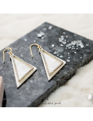 Χειροποίητο κόσμημα γυναικεία λευκά σκουλαρίκια από plexiglass και γάντζους από ασήμι 925 Adelina