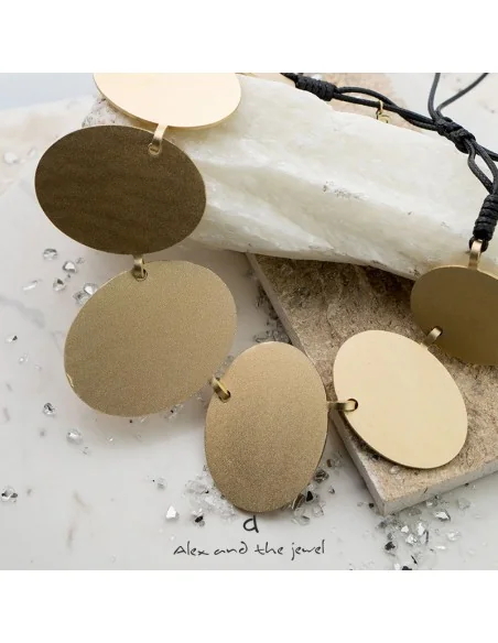 Χειροποίητο γυναικείο statement κόσμημα κολιέ με επίχρυσες μεταλλικές πλάκες Dominique