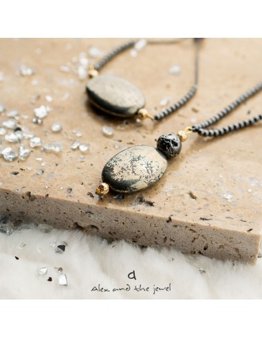 Χειροποίητο γυναικείο κολιέ με κετρικό στοιχείο Σιδυροπυρίτη, πέτρα λάβας και διακοσμητικές μπίλιες στην αλυσίδα Visanto