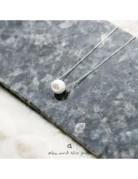 Γυναικείο κολιέ με κεντρικό στοιχείο πέρλα σε ασημένια αλυσίδα Cannes