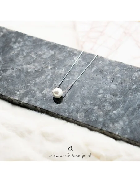 Γυναικείο κολιέ με κεντρικό στοιχείο πέρλα σε ασημένια αλυσίδα Cannes