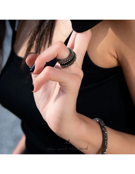 Χειροποίητο δαχτυλίδι με Ιαπωνικές χάντρες Miyuki σε μαύρο και ασημί Olympus