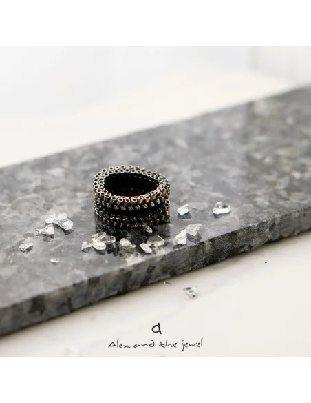 Χειροποίητο δαχτυλίδι με Ιαπωνικές χάντρες Miyuki σε μαύρο και ασημί Olympus