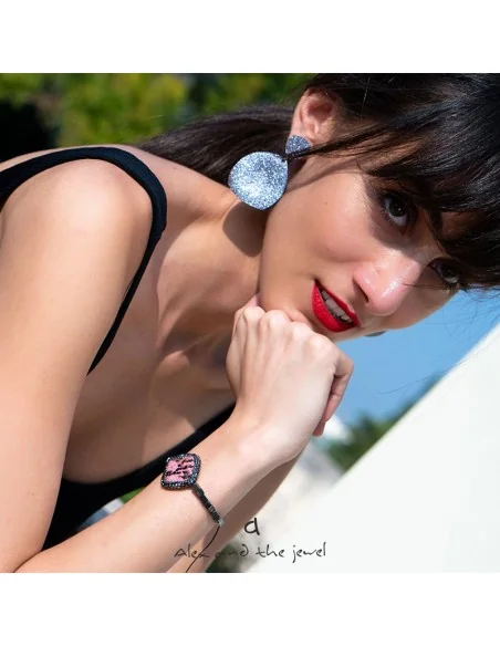 Χειροποίητο γυναικείο βραχιόλι με τετράγωνο στοιχείο με μαρκασίτη και pony skin με animal print σε ροζ με μαύρα νερά Themis