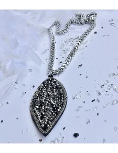 Χειροποίητο γυναικείο κολιέ με κρεμαστό στοιχείο σε σχέδιο φύλλου με στρας σε αλυσίδα από ατσάλι Tristan