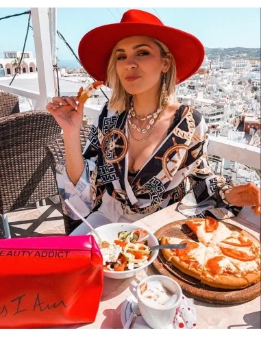 Χειροποίητα γυναικεία σκουλαρίκια από πλέγμα σε χρυσό χρώμα, δεμένο με ημιπολύτιμες πέτρες αιματίτη σε ανθρακί και χρυσό χρώμα