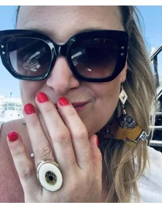 Χειροποίητο κόσμημα σκουλαρίκια με στοιχείο ρόμβο σε λευκό και χρυσό με υφασμάτινο στοιχείο σε γήινες αποχρώσεις Bianca