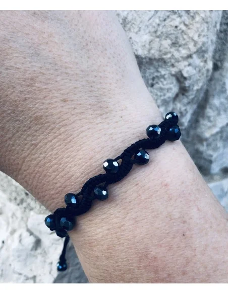 Χειροποίητο μαύρο γυναικείο βραχιόλι μακραμέ με κρύσταλλα σε blue black Felice