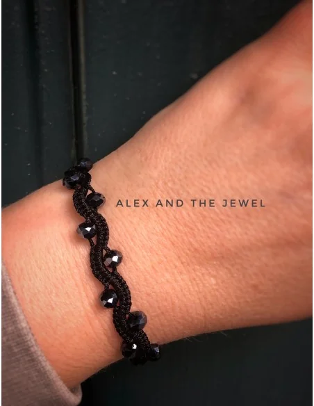 Χειροποίητο μαύρο γυναικείο βραχιόλι μακραμέ με κρύσταλλα σε blue black Felice