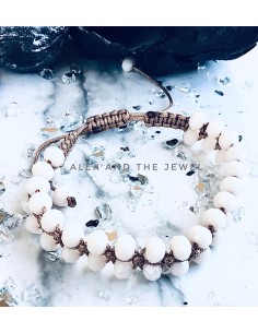 Χειροποίητο γυναικείο βραχιόλι μακραμέ με λευκά κρύσταλλα Joy