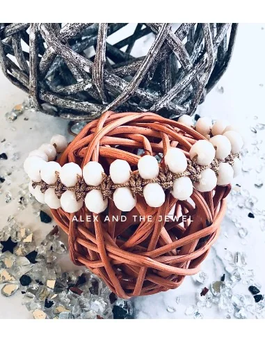 Χειροποίητο γυναικείο βραχιόλι μακραμέ με λευκά κρύσταλλα Joy