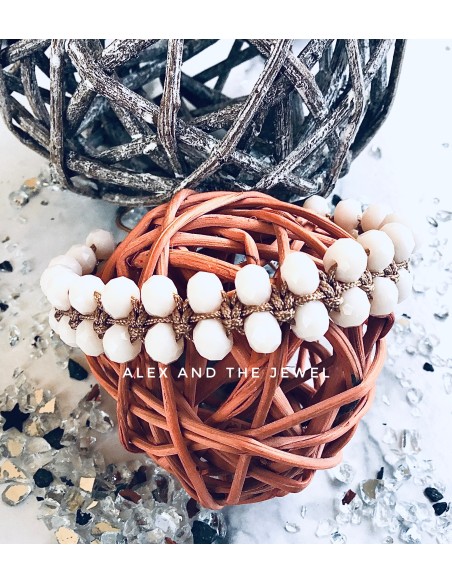 Χειροποίητο γυναικείο βραχιόλι μακραμέ με λευκά κρύσταλλα Joy