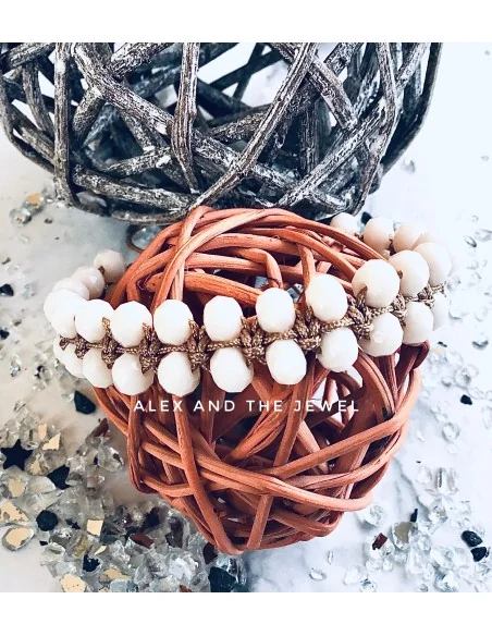 Χειροποίητο γυναικείο βραχιόλι μακραμέ με λευκά κρύσταλλα Joy