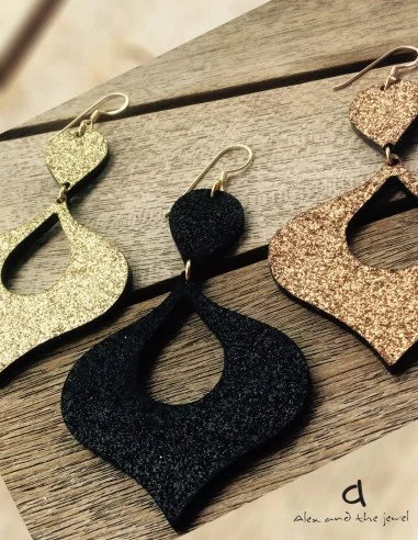 Κοσμήματα σκουλαρίκια σε σχήμα λυχνάρι με ανάγλυφες glitter λεπτομέρειες με γάντζους από ασήμι 925 επιχρυσωμένο Gini