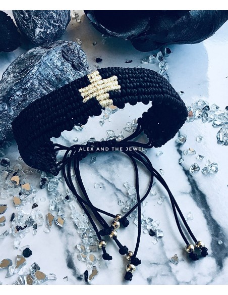 Χειροποίητο γυναικείο βραχιόλι μακραμέ με σταυρό  Dio