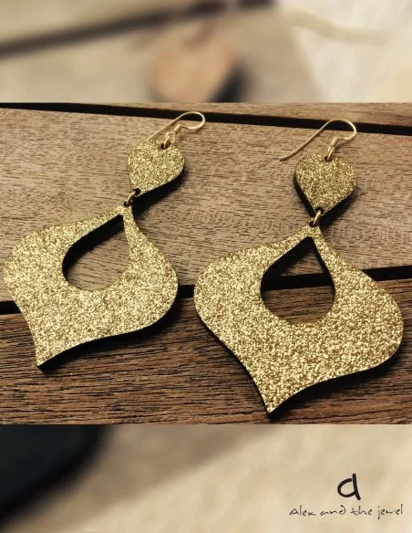 Κοσμήματα σκουλαρίκια σε σχήμα λυχνάρι με ανάγλυφες glitter λεπτομέρειες με γάντζους από ασήμι 925 επιχρυσωμένο Gini Κοσμήματα σκουλαρίκια σε σχήμα λυχνάρι με ανάγλυφες glitter λεπτομέρειες με γάντζους από ασήμι 925 επιχρυσωμένο Gini