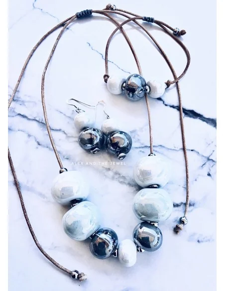 Χειροποίητο γυναικείο κολιέ με κεραμικά στοιχεία σε σχέδιο μπίλιας σε λευκό, βεραμάν και μεταλλικό γκρι Amorgos Χειροποίητο γυναικείο κολιέ με κεραμικά στοιχεία σε σχέδιο μπίλιας σε λευκό, βεραμάν και μεταλλικό γκρι Amorgos