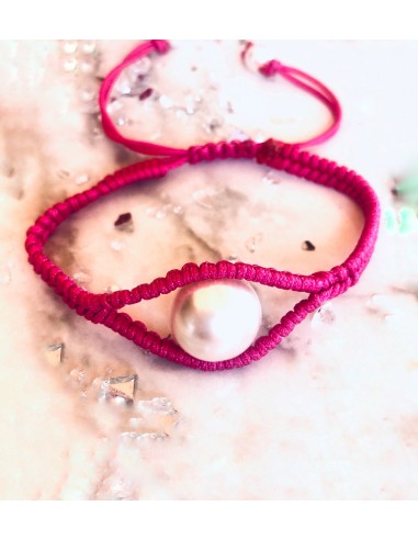 Χειροποίητο γυναικείο βραχιόλι μάτι μακραμέ σε γκρι, φούξια ή φυστικί με μεγάλη κεντρική πέρλα Adine