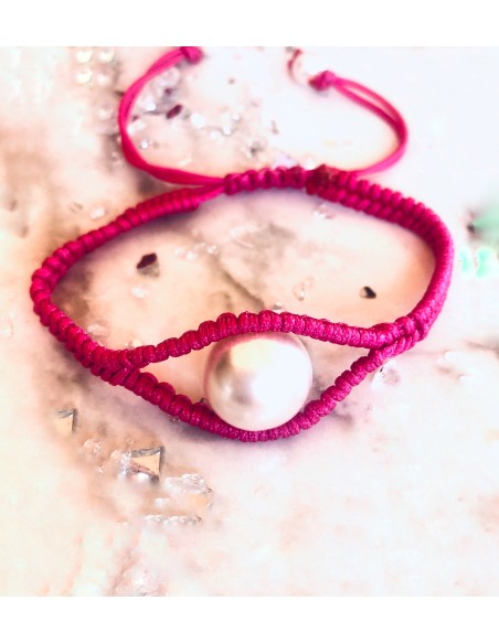 Χειροποίητο γυναικείο βραχιόλι μάτι μακραμέ σε γκρι, φούξια ή φυστικί με μεγάλη κεντρική πέρλα Adine