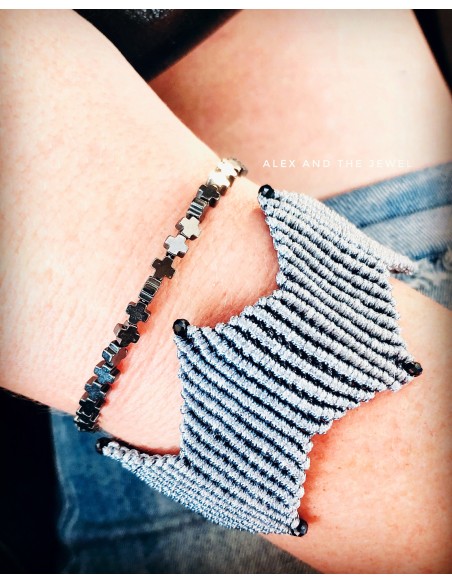 Χειροποίητο γυναικείο κόσμημα γκρι βραχιόλι macrame σε γκρι με σχέδιο ζιγκ ζαγκ  Hilda Χειροποίητο γυναικείο κόσμημα γκρι βραχιόλι macrame σε γκρι με σχέδιο ζιγκ ζαγκ  Hilda