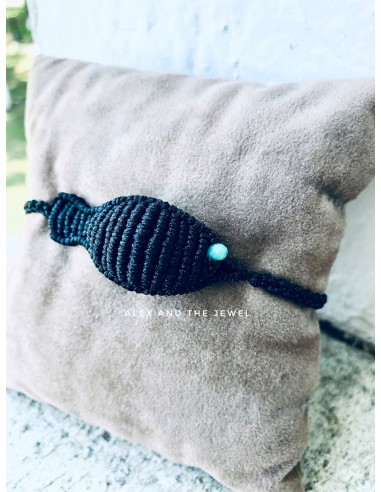 Χειροποίητο βραχιόλι μακραμέ σε σχέδιο ψαράκι σε μπεζ ή μαύρο My little fish Χειροποίητο βραχιόλι μακραμέ σε σχέδιο ψαράκι σε μπεζ ή μαύρο My little fish