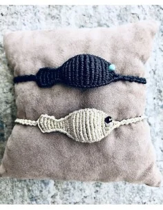 Χειροποίητο βραχιόλι μακραμέ σε σχέδιο ψαράκι σε μπεζ ή μαύρο My little fish 2