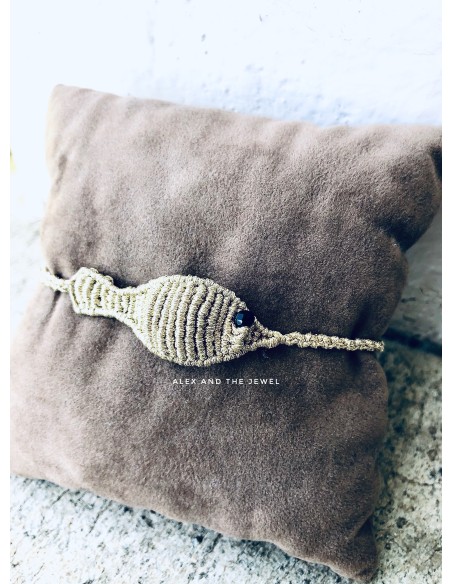 Χειροποίητο βραχιόλι μακραμέ σε σχέδιο ψαράκι σε μπεζ ή μαύρο My little fish