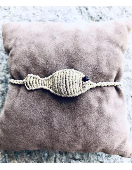 Χειροποίητο βραχιόλι μακραμέ σε σχέδιο ψαράκι σε μπεζ ή μαύρο My little fish