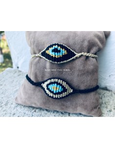 Χειροποίητο βραχιόλι με πλέξη μακραμέ σε σχέδιο μάτι σε μαύρο, μπεζ και γαλάζιο  Look 2