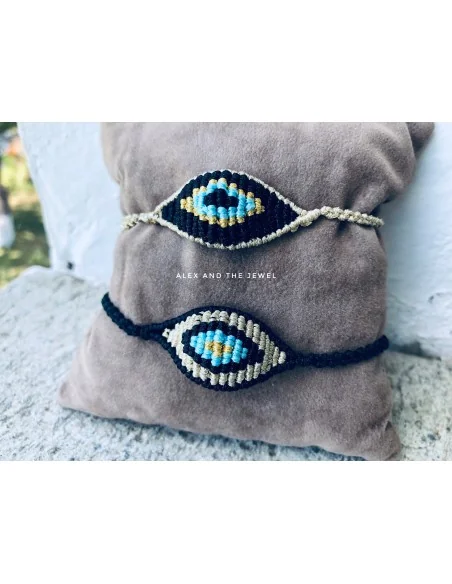 Χειροποίητο βραχιόλι με πλέξη μακραμέ σε σχέδιο μάτι σε μαύρο, μπεζ και γαλάζιο Look