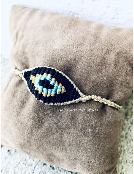 Χειροποίητο βραχιόλι με πλέξη μακραμέ σε σχέδιο μάτι σε μαύρο, μπεζ και γαλάζιο  Look