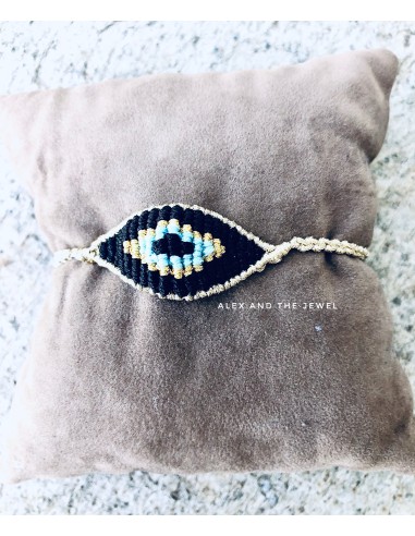 Χειροποίητο βραχιόλι με πλέξη μακραμέ σε σχέδιο μάτι σε μαύρο, μπεζ και γαλάζιο  Look