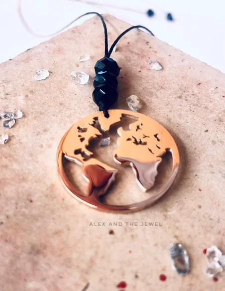 Χειροποίητο γυναικείο κολιέ από ατσάλι σε ροζ χρυσό σε σχέδιο γη με διακοσμητικά κρύσταλλα Τσεχίας Cosmos