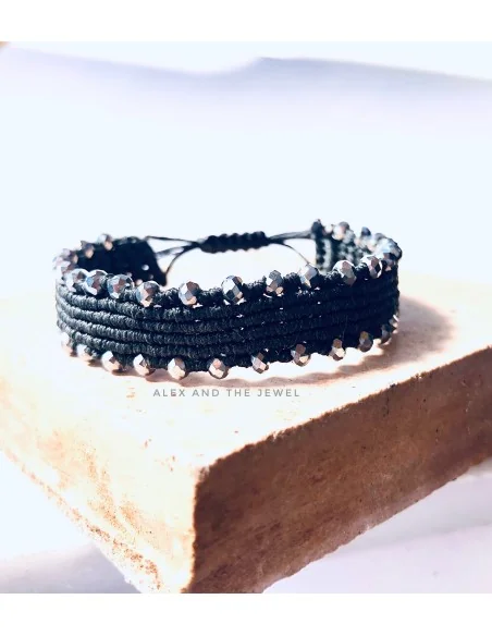 Χειροποίητο γκρι βραχιόλι μακραμέ με κρύσταλλα Sarline