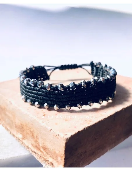 Χειροποίητο γκρι βραχιόλι μακραμέ με κρύσταλλα Sarline