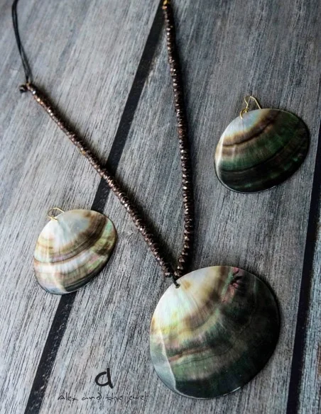 Γυναικείο κόσμημα κολιέ κρεμαστό όστρακο με κρύσταλλα