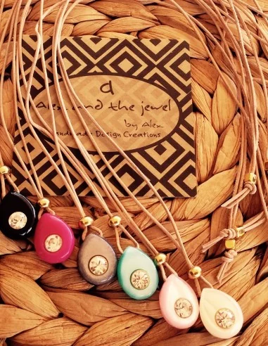 Χειροποίητο κόσμημα κολιέ κρεμαστό κοντό σταγόνα με κρύσταλλο Swarovski Drop