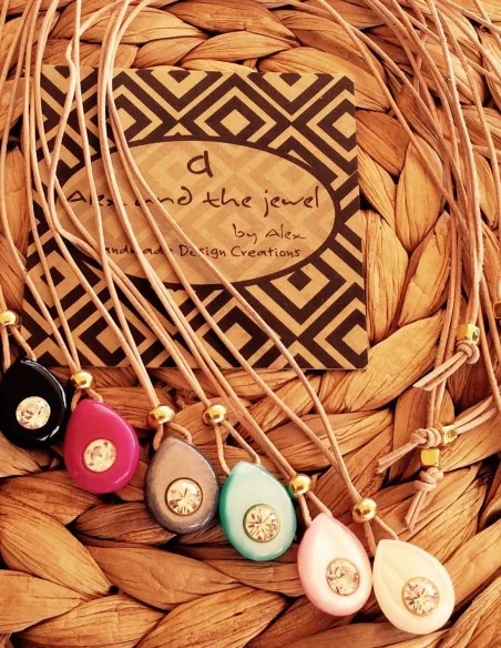 Χειροποίητο κόσμημα κολιέ κρεμαστό κοντό σταγόνα με κρύσταλλο Swarovski Drop