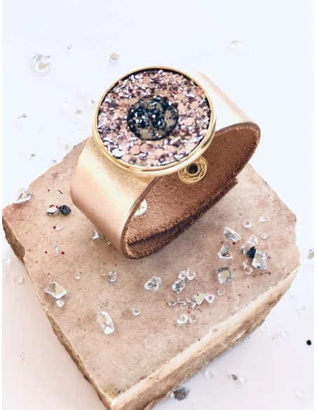 Χειροποίητο γυναικείο δερμάτινο βραχιόλι με στοιχείο μάτι σε ροζ γκλίτερ Leila