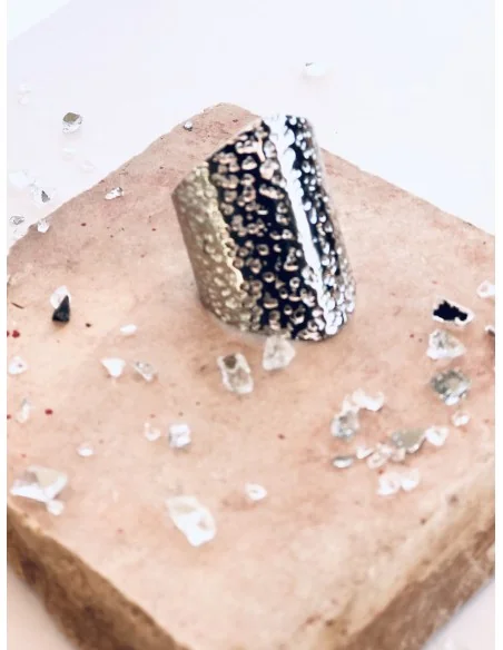 Χειροποίητο γυναικείο δαχτυλίδι από ατσάλι με αυξομείωση Camelia