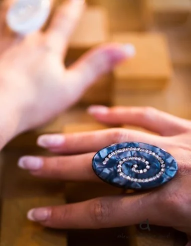 Γυναικείο δαχτυλίδι οβάλ με αυξομείωση Spira